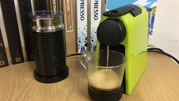 Кофемашина капсульная Nespresso DeLonghi EN85 Essenza Mini Lime Green и  Aeroccino 3 - купить по лучшей цене в Ужгороде от компании  