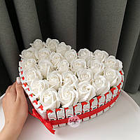 Подарок, торт из киндеров и белых роз на праздник любимой девушке (размер L)