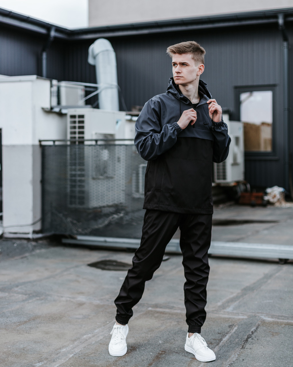 Чоловічий спортивний костюм Nike Анорак + Штани + Барсетка чорний із сірим із плащової тканини Найк весняний