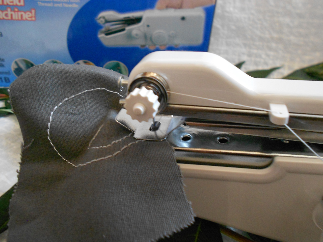 Швейна мінімашинка HANDY STITCH, ручна швейна машинка BAN - фото 6 - id-p1797370834