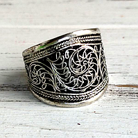 Этническое кольцо под серебро со сканью