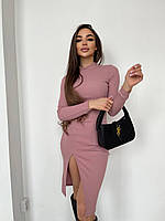 Женское модное стильное трикотажное платье гольф рубчик миди с разрезом пудровый р.44