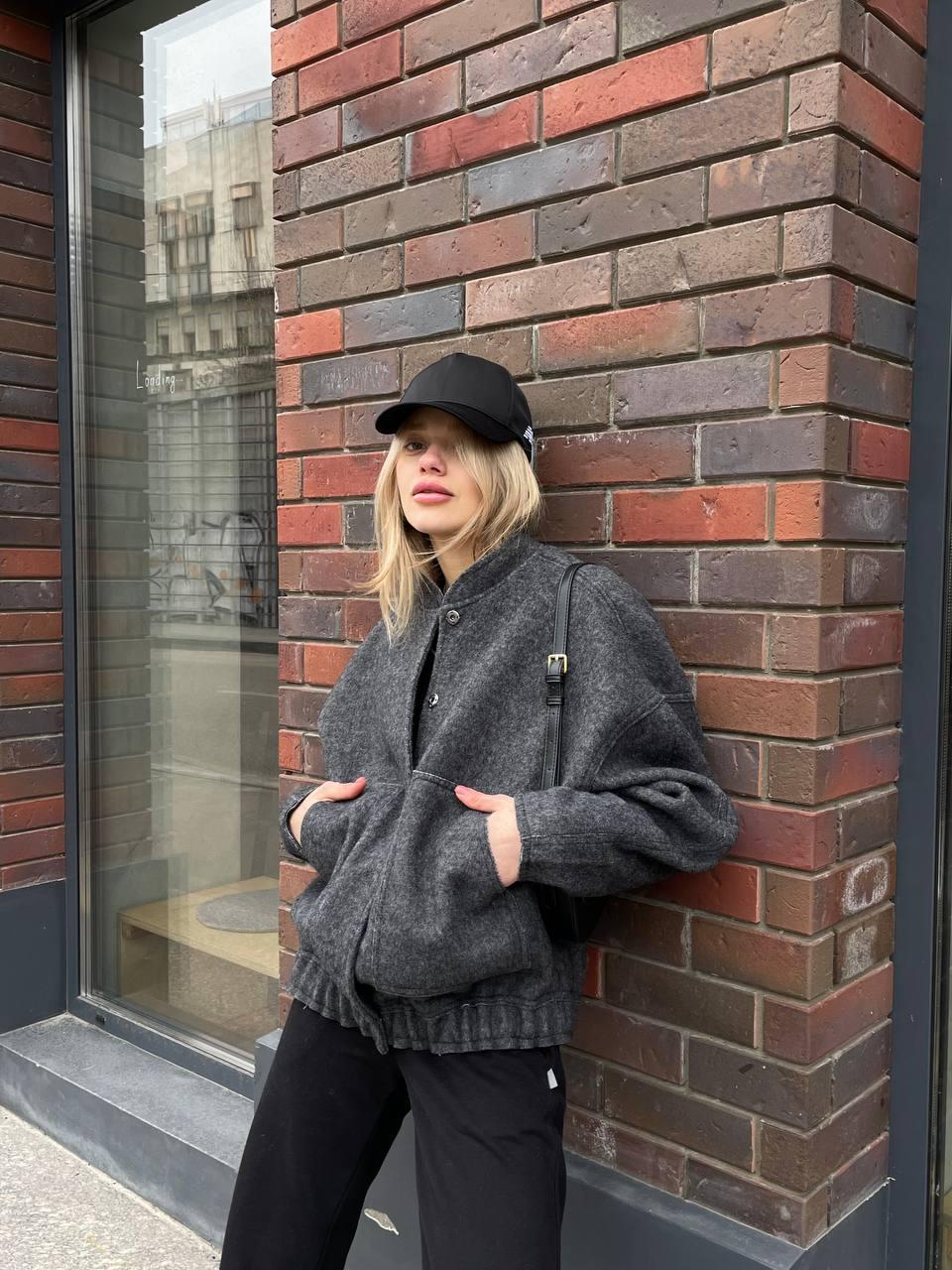 Стильний весняний жіночий вовняний бомбер на блискавці з кишенями Gwm2409