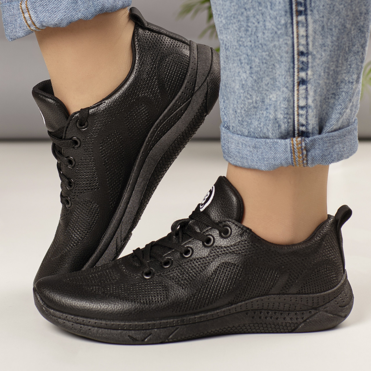 Кросівки жіночі чорні Львівського виробництва