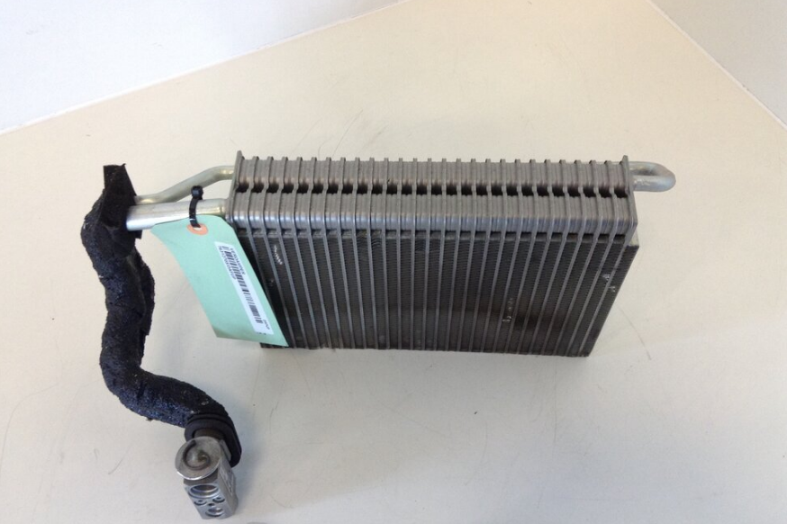 Радіатор кондиціонеру б/в DAF CF 85 (1746954) оригінал, 300х270х450 мм