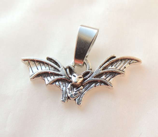 Кулон підвіска Liresmina Jewelry Летюча Мишка Кажанчик 0.6 см cріблястий