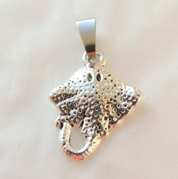 Кулон підвіска Liresmina Jewelry Морський Скат 1.8 см cріблястий