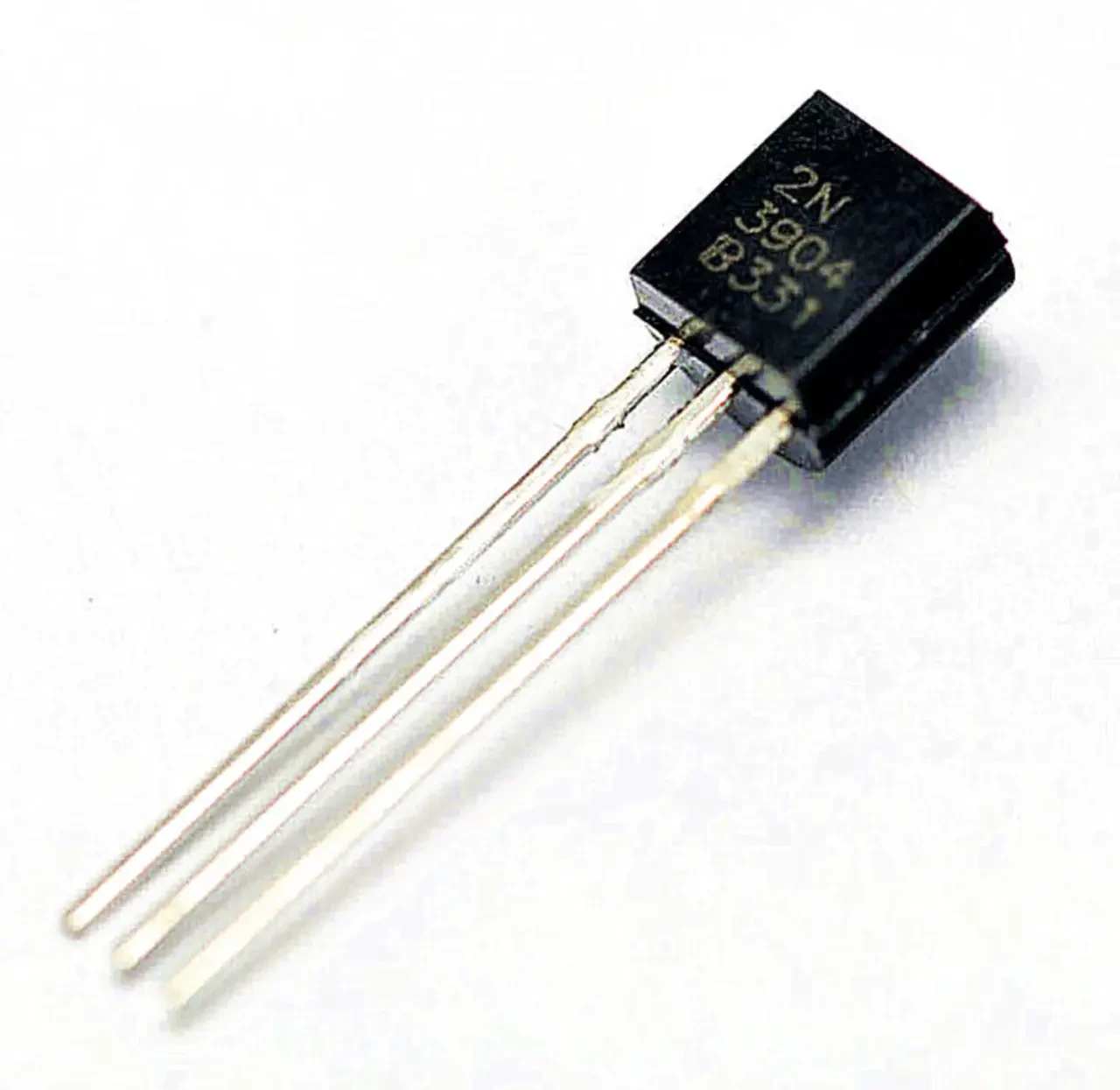 2N3904, Транзистор NPN 40В 0.2А 0.35Вт TO-92