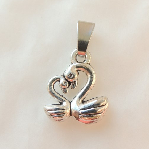 Кулон підвіска Liresmina Jewelry Лебеді 1.3 см cріблястий