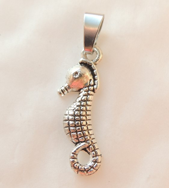 Кулон підвіска Liresmina Jewelry Морський кінь 2 см cріблястий