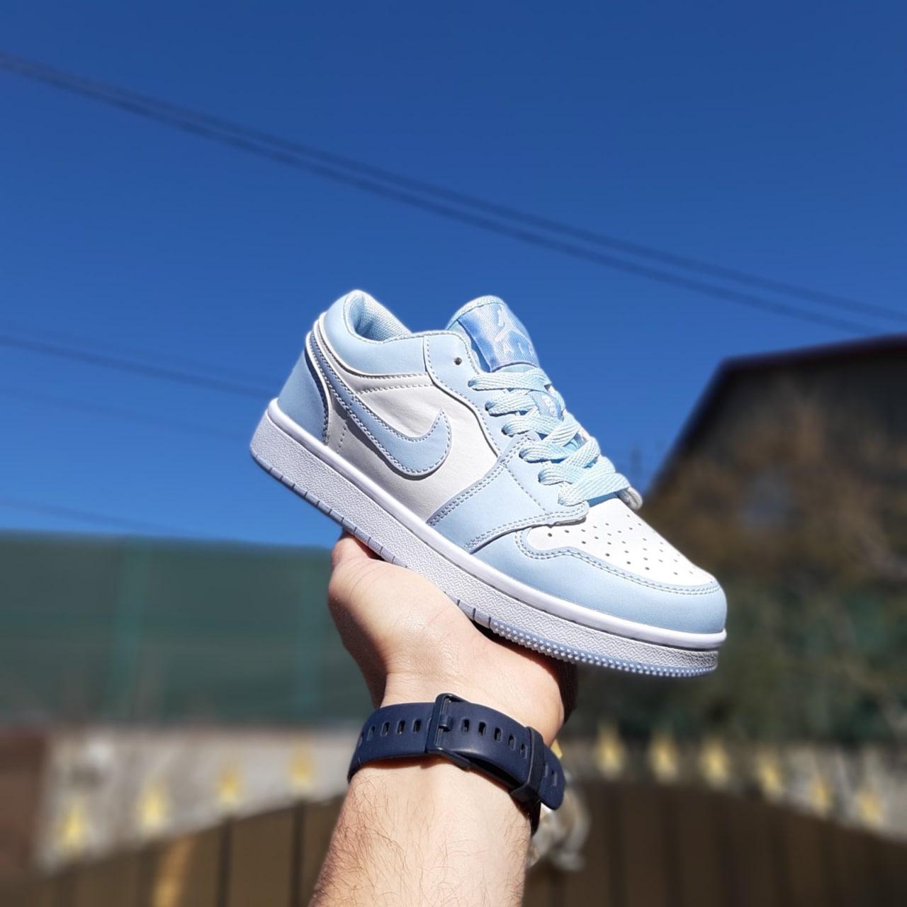 Жіночі кросівки Nike Air Jordan one low низькі Білі з блакитним