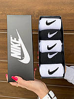 Подарочный комплект носков мужских Nike на 5 пар 41-45 р демисезонные в фирменной упаковке черные и белые