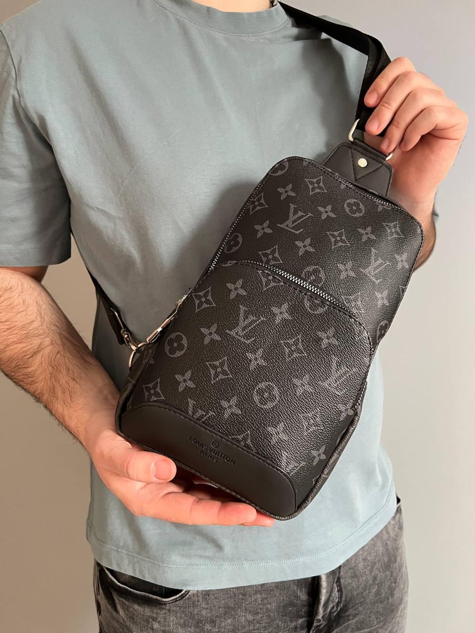 Сумка-слінг чоловіча Louis Vuitton чорний monogram у подарунковій упаковці