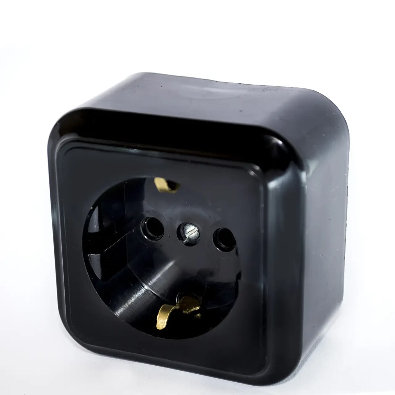 Купить Розетка одинарная накладная черная с заземлением термопластик ...