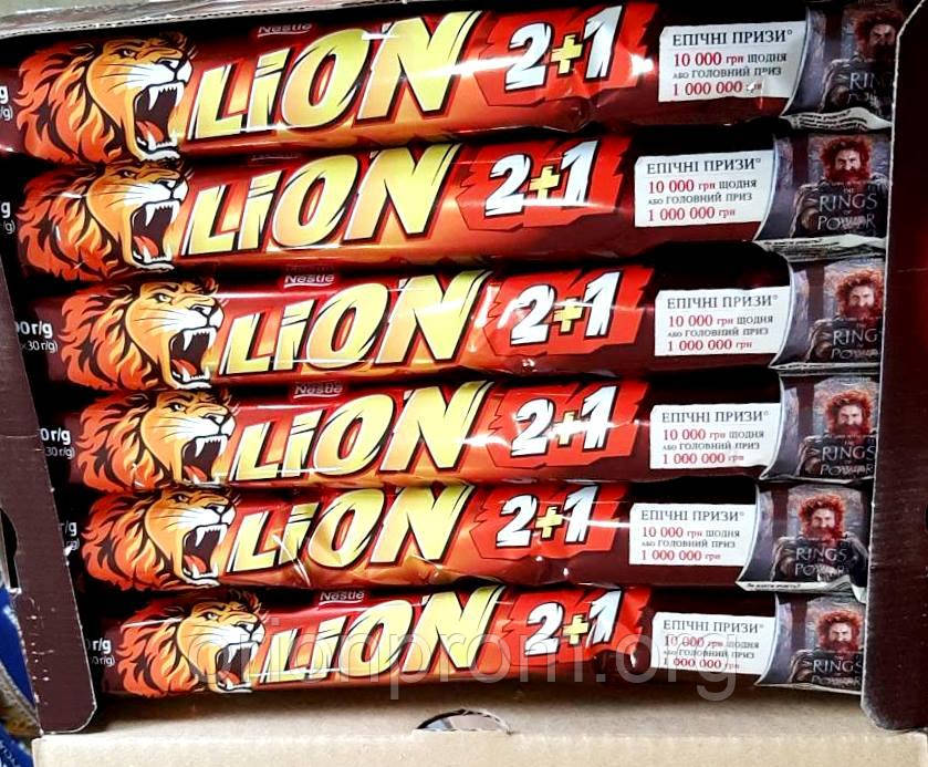 Шоколадный батончик Lion 2+1 карамель 90 г