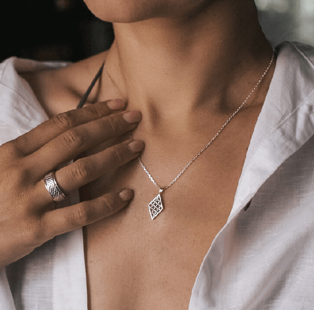 Как правильно носить комплекты украшений — фото №3