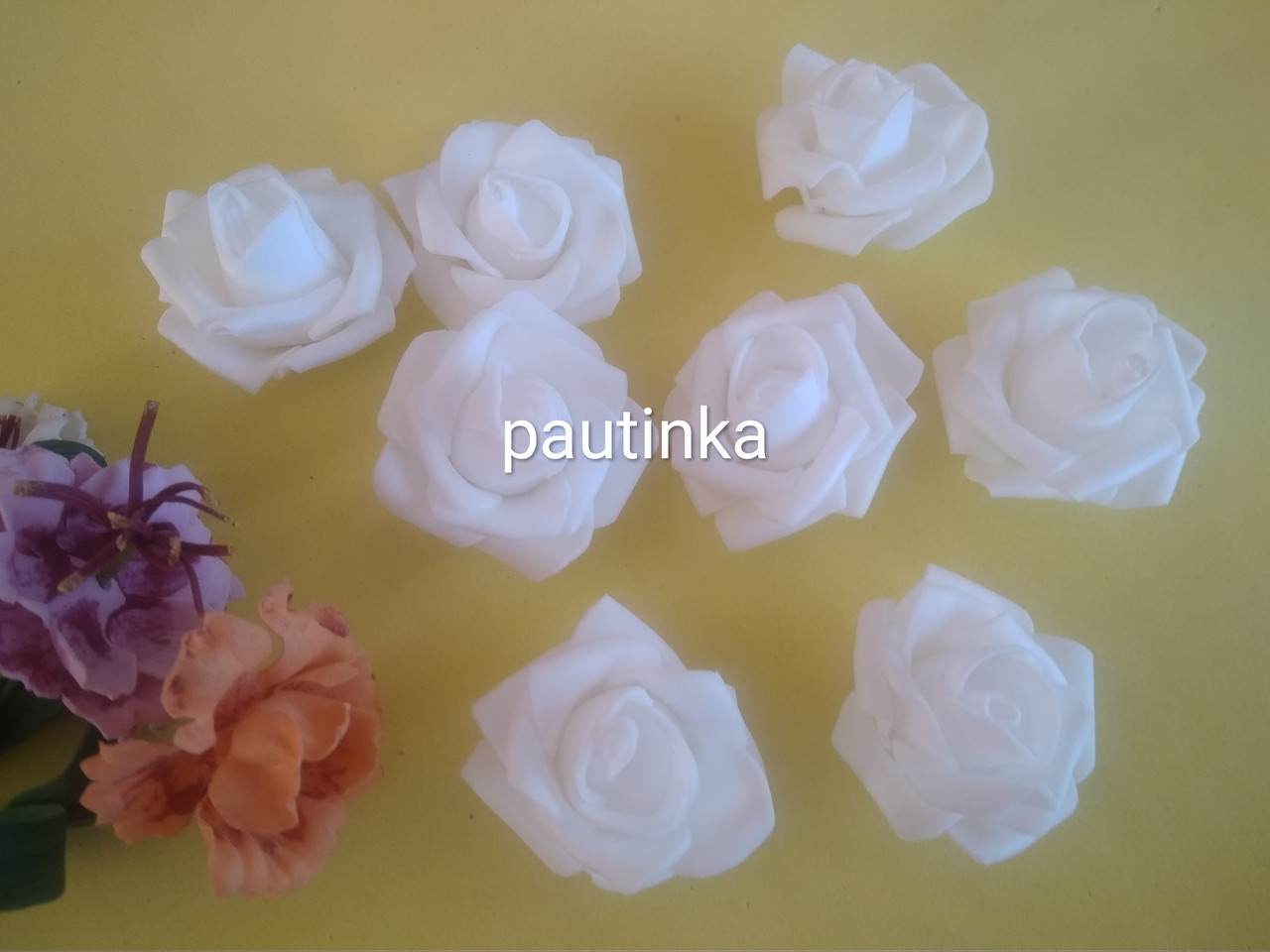 Троянда з фоамирана біла розмір - 4.5 см