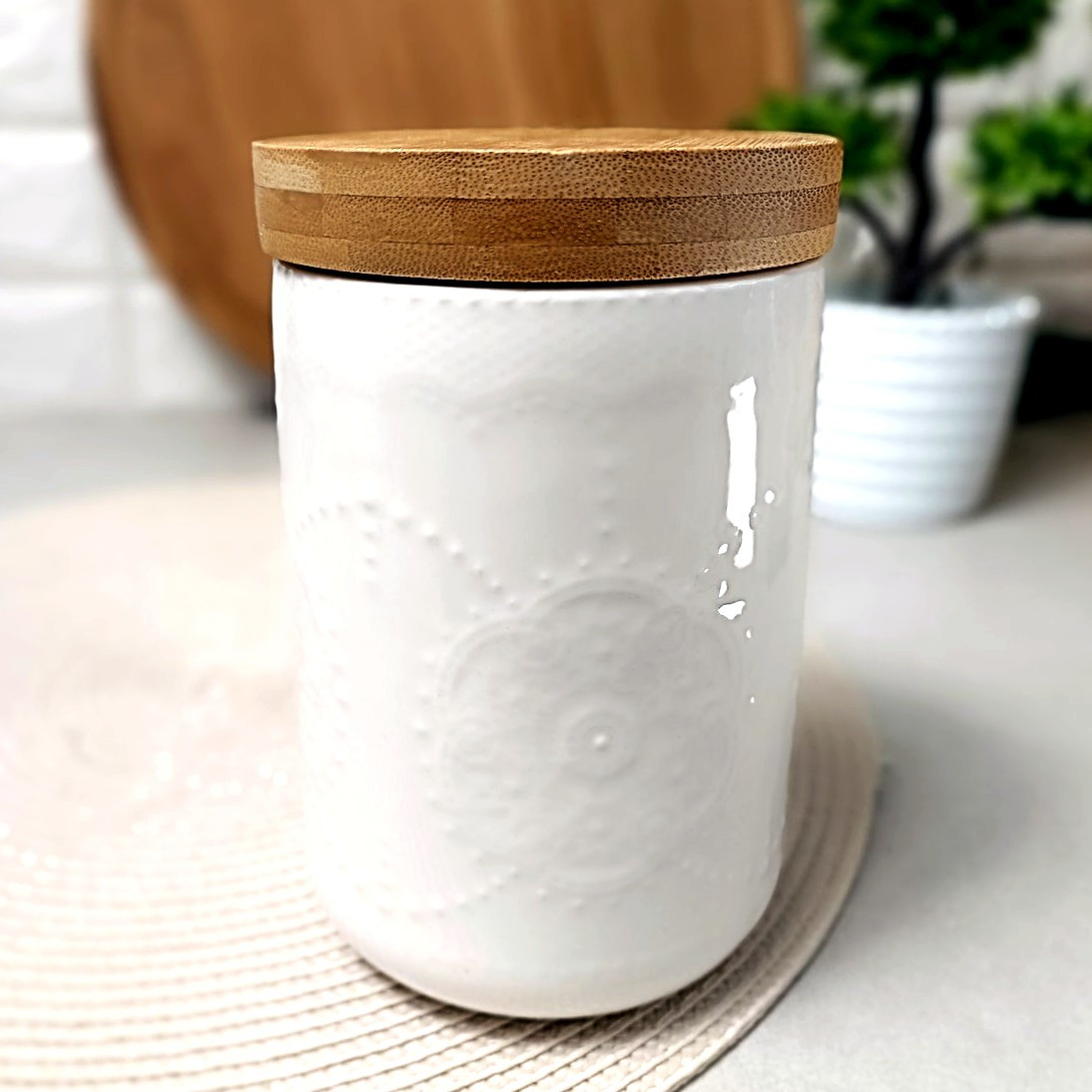 Біла порцелянова банка 500мл з бамбуковою кришкою