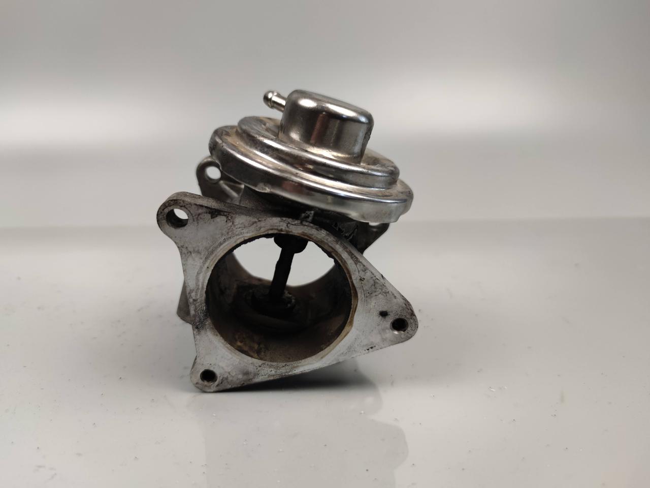 Клапан EGR Skoda Octavia A5 038129637D