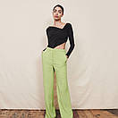 Жіночий трендовий топ із відкритими плечима та складками по всій довжині (р. 42-44) 10171029, фото 3