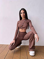 Трендовий жіночий костюм топ на ґудзиках та брюки кльош різні кольори Db5363, фото 2