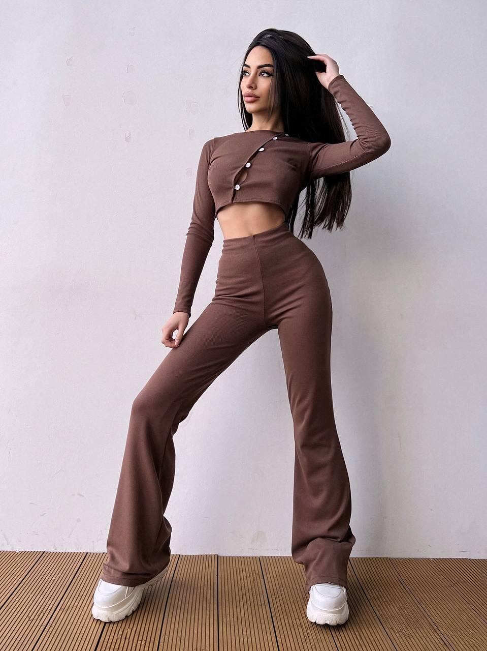 Трендовий жіночий костюм топ на ґудзиках та брюки кльош різні кольори Db5363