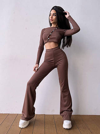 Трендовий жіночий костюм топ на ґудзиках та брюки кльош різні кольори Db5363, фото 1