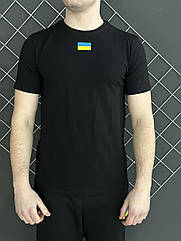 Чоловіча футболка з прапором України у чорному кольорі || Бавовняна чоловіча футболка