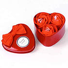 Скринька серце з 3-ма трояндами червона