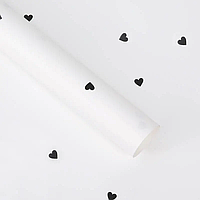 Пленка (калька) матовая в листах "Сердечки черные на белом" (58 см х 58 см) 5 листов