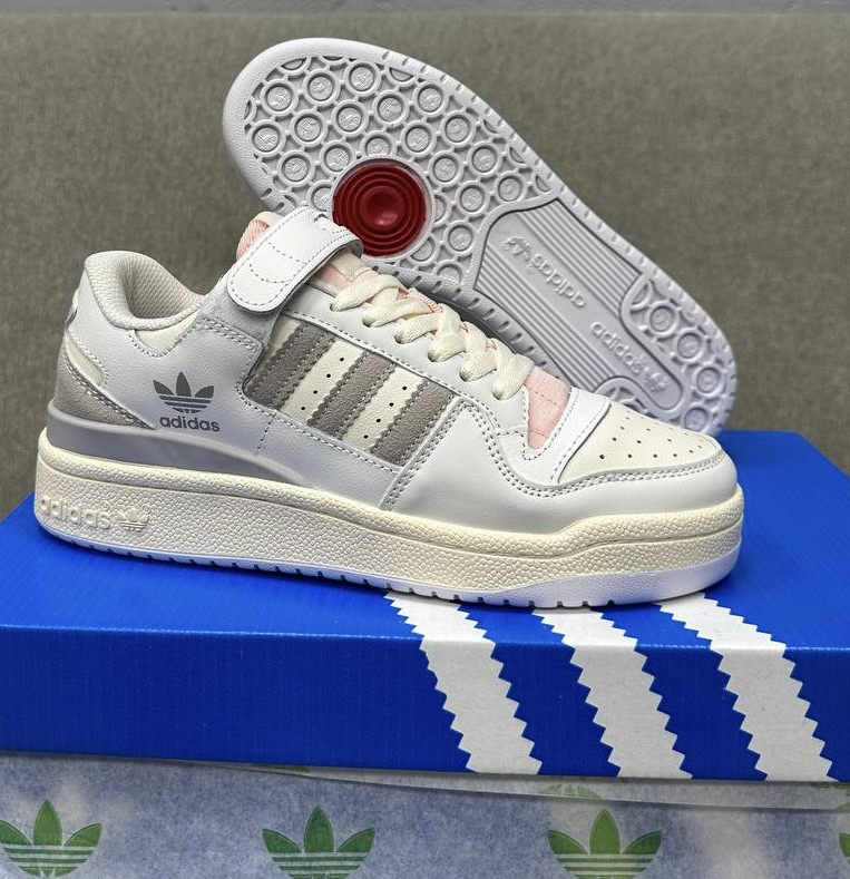 Жіночі кросівки кеди Adidas Forum Low 84 White Pink New весна-осінь повсякденні (білі з пудровим). Живе фото, фото 1