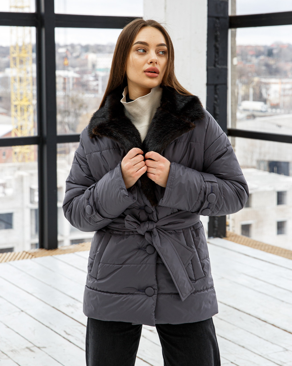 Красива жіноча зимова куртка з еко-хутром, фото 1