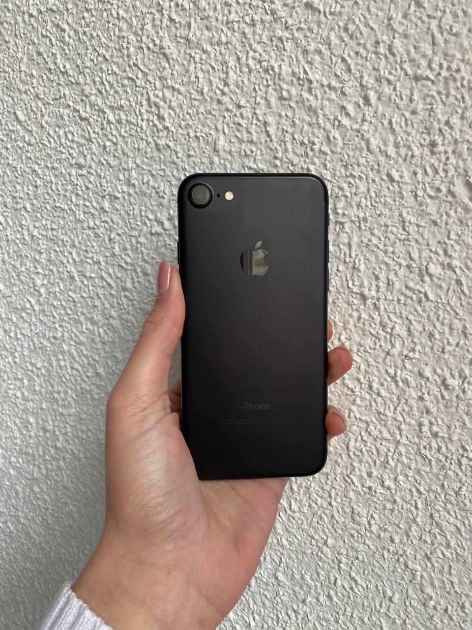 Смартфон Apple Iphone 7 128gb Black Neverlock Б/У оригінал ідеальний стан - фото 1 - id-p1799490738