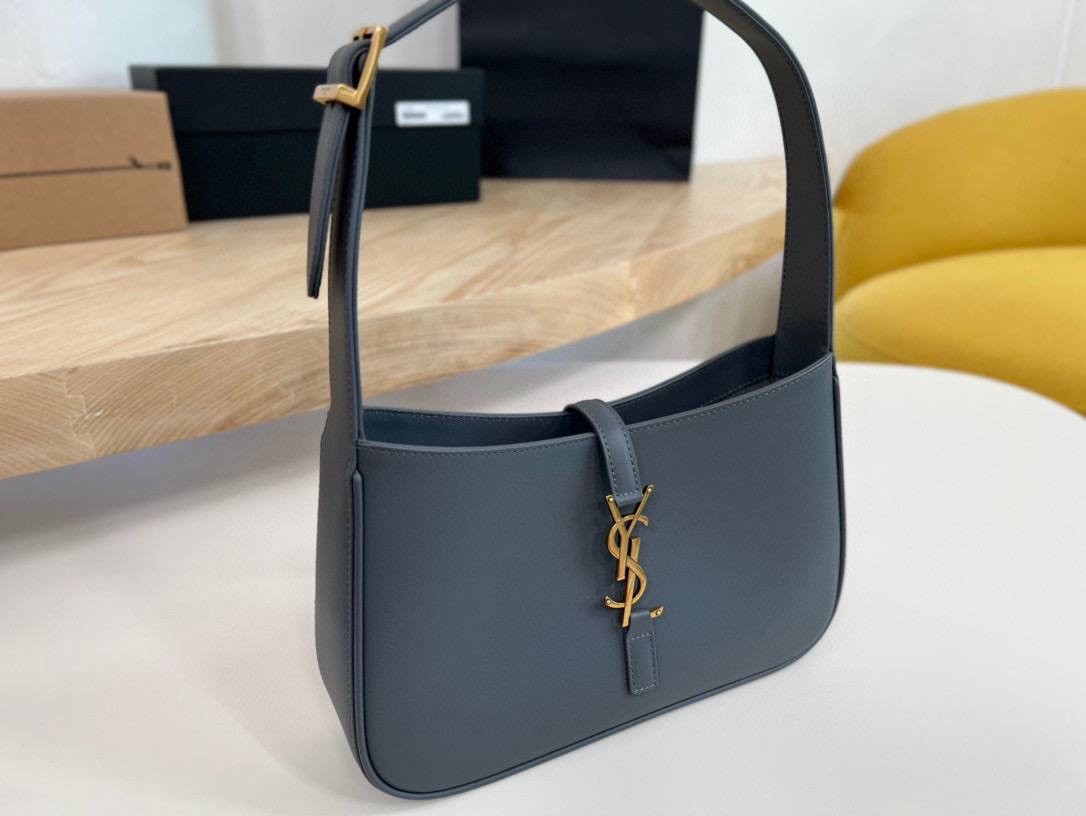 Сумка жіноча YSL Le 5 À 7 з гладкої шкіри