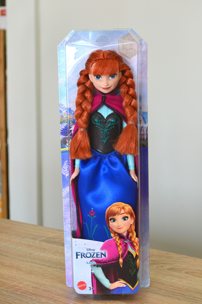 Лялька Disney Princess Крижане серце Анна в накидці HLW49