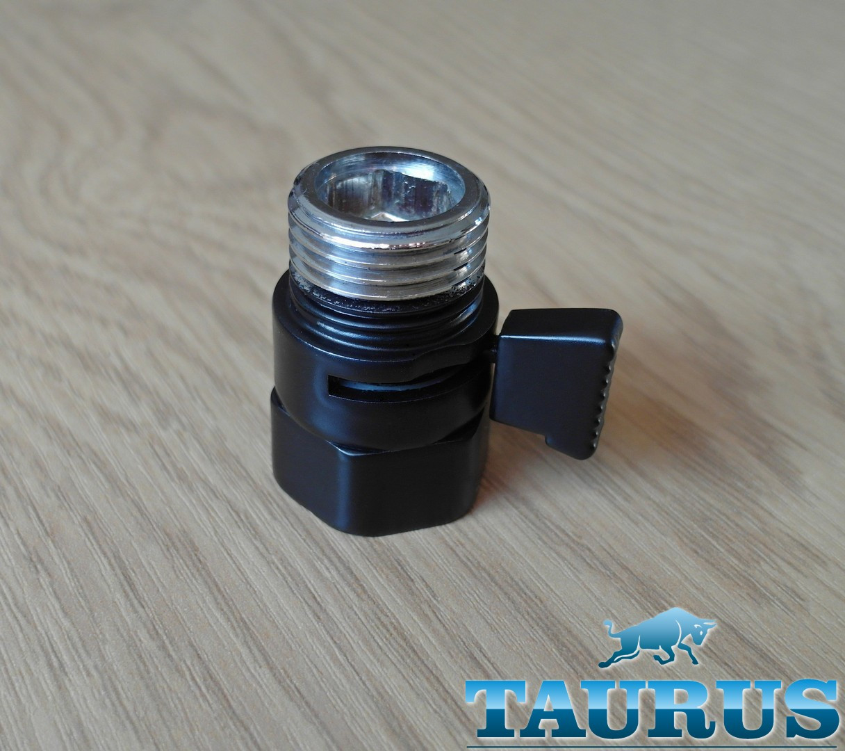 Чорний компактний Micro кран Eco Black (Польща, 1/2") для прихованого підключення рушникосушок