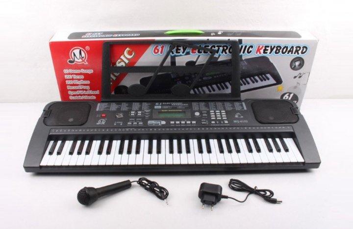 Дитячий синтезатор піаніно MQ6152 з мікрофоном/працює від батарейок і від мережі 220 V / 61 клавіша