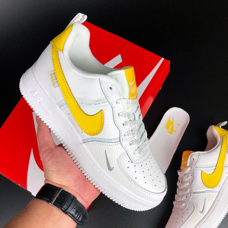 Жіночі кросівки Nike Air Force шкіряні молодіжні стильні білі жовті