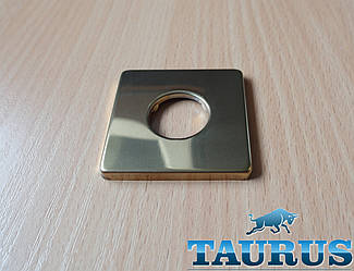 Золота квадратна декоративна чашка (фланець) CUBE GOLD з нержавіючої сталі, розмір 48х48 мм, на 1/2"