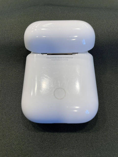 A1523 airpods price hotsell