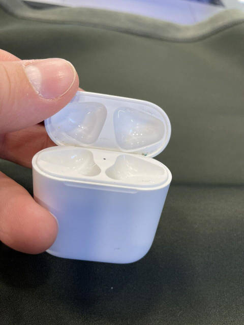 Apple airpods a1523 price hotsell