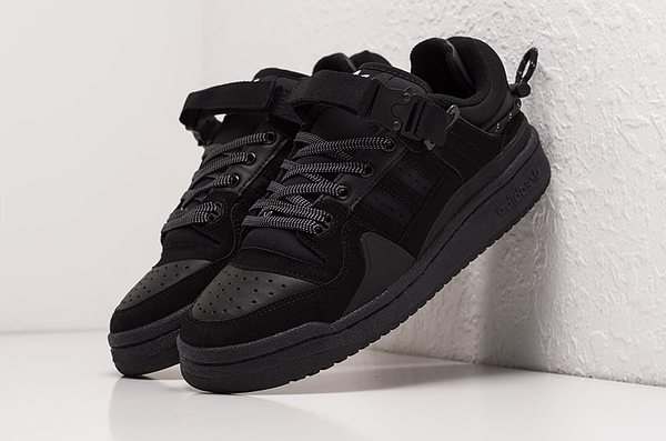 Adidas forum low all black 2025