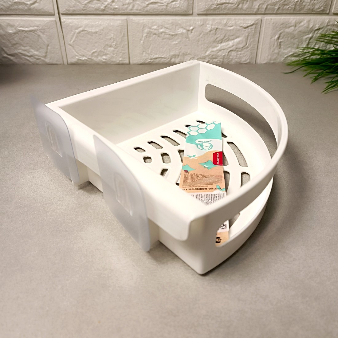 Кутова пластикова полиця у ванній кімнаті Біла Алеана