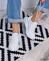 Белые кожаные стеганые кроссовки на шнуровке женские