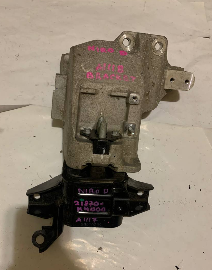 Кронштейн подушки Kia Niro electric 21870-k4000-bracket КОД-A1118