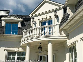 В матовом исполнении балюстрада особенно белоснежная