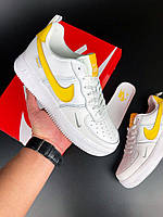 Жіночі білі з жовтим шкіряні кросівки Nike Air Force . Молодіжні кросівки