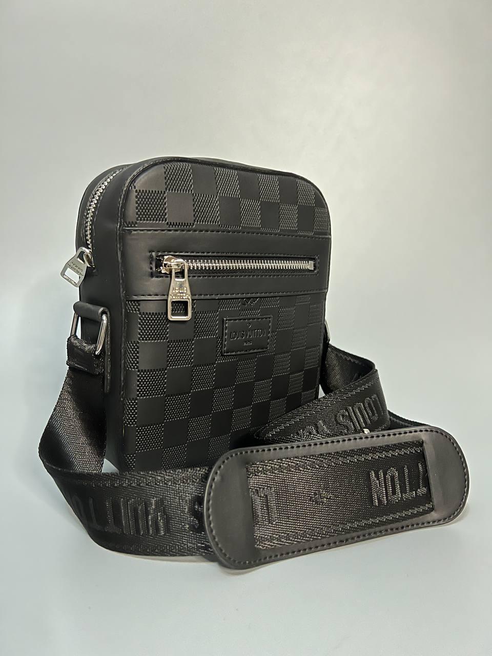 Сумка чоловіча Louis Vuitton чорна картата в подарунковому пакованні