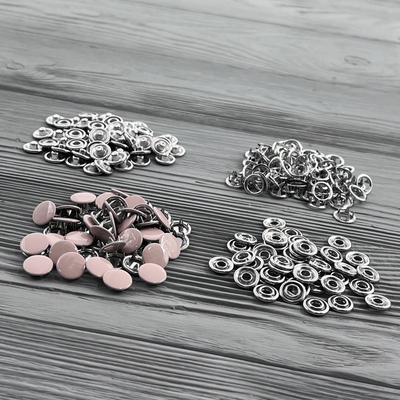 Кнопка Бебі 9.5 мм закрита пудра (в пакованні 1440 штук), фото 1