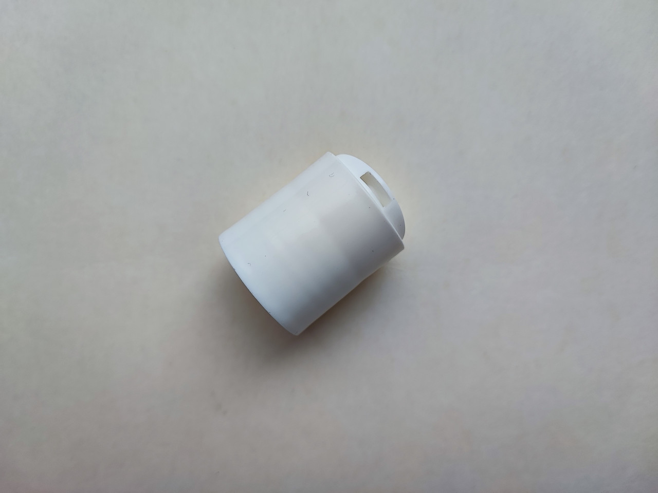 24/410 Диск-топ білий, кришка гвинтова пластикова ПЕТ, ковпачок, закрутка, пробки на флакони від 100 до 500 мл